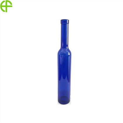 Niebieska butelka lodowego wina